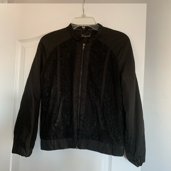 Lace jacket hardly worn - Picture 4 of 8